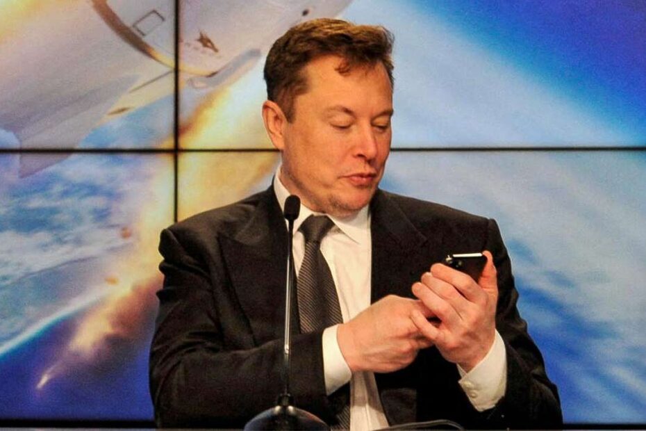 Elon Musk joked that if aliens came to earth he would get the most-liked tweet of all time, and that he's 'very familiar with space stuff'