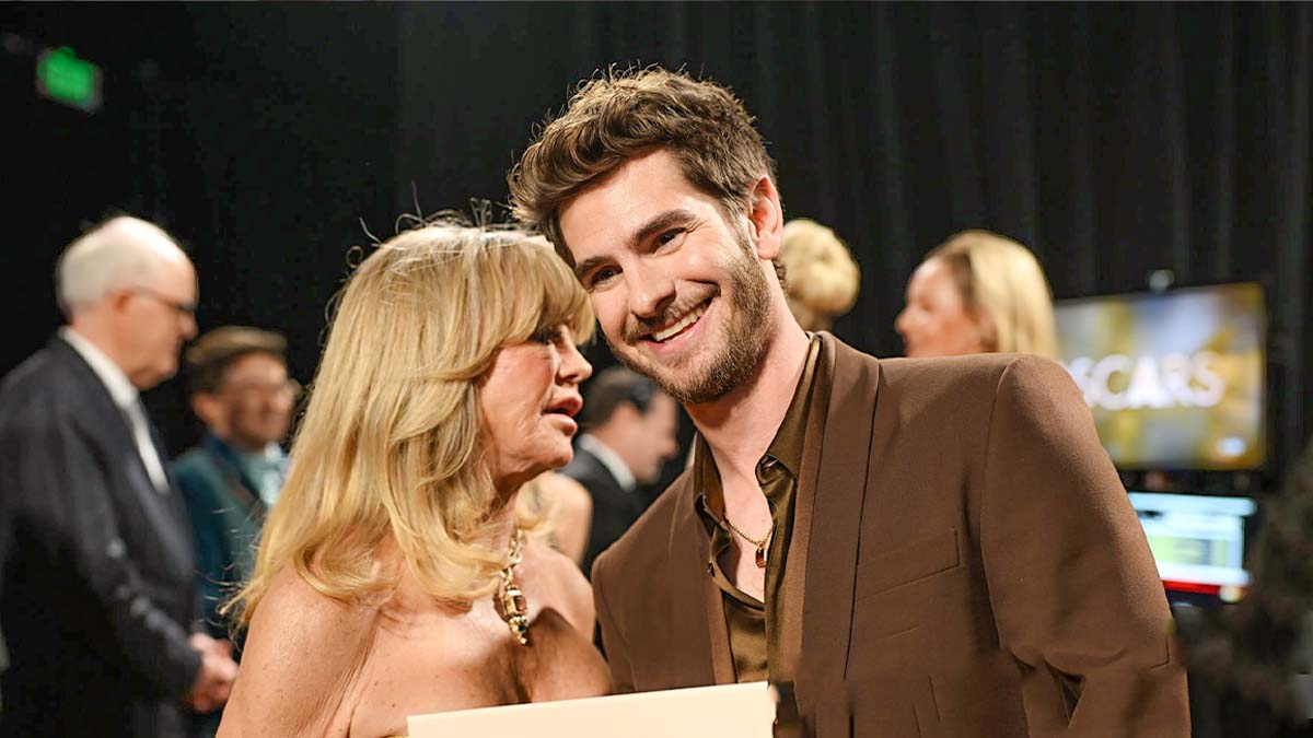 Goldie Hawn Shines at the 2025 Oscars Alongside Andrew Garfield’s Heartwarming Moment